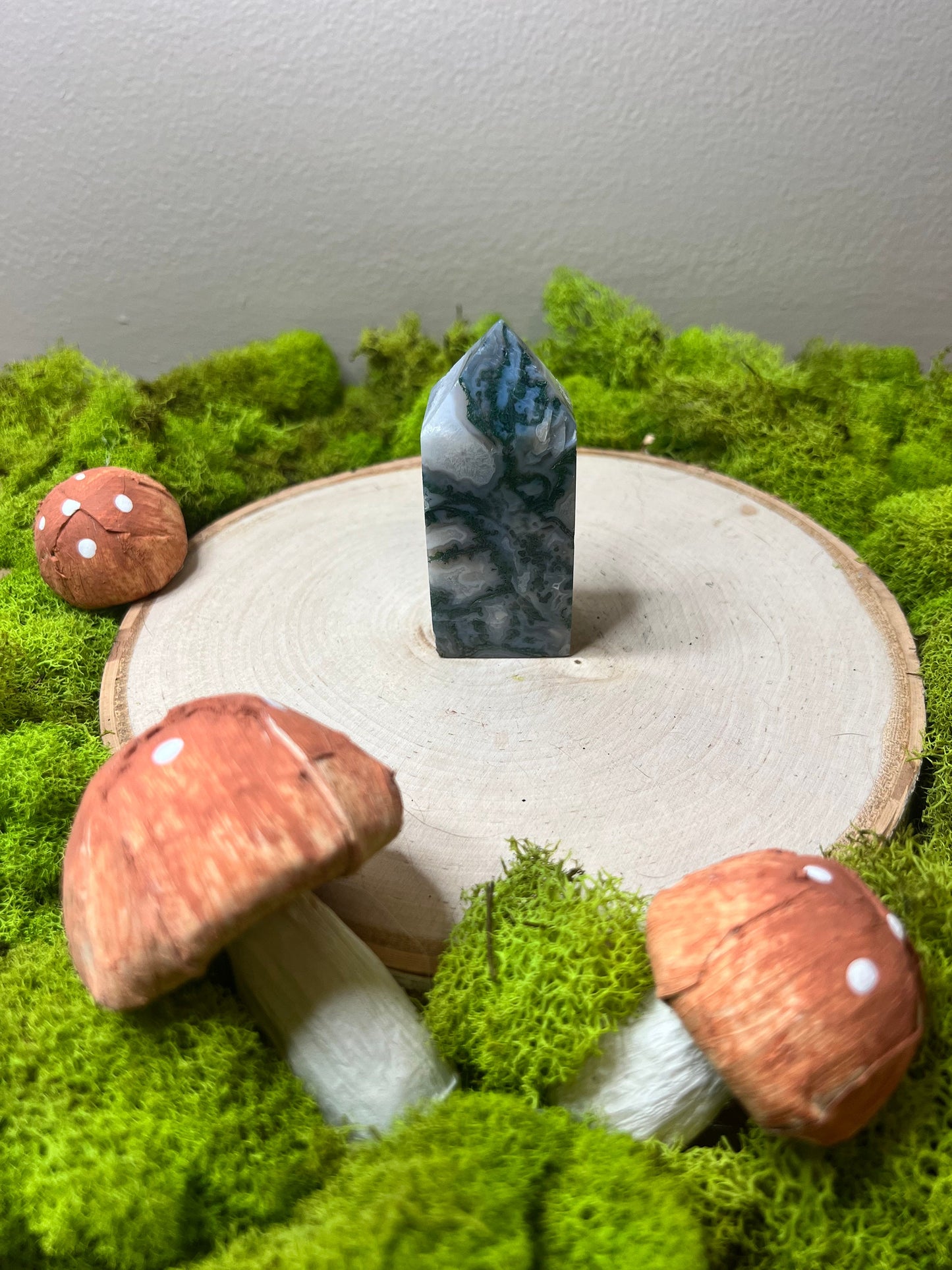 Gorgeous Emerald Green Moss Agate Tower