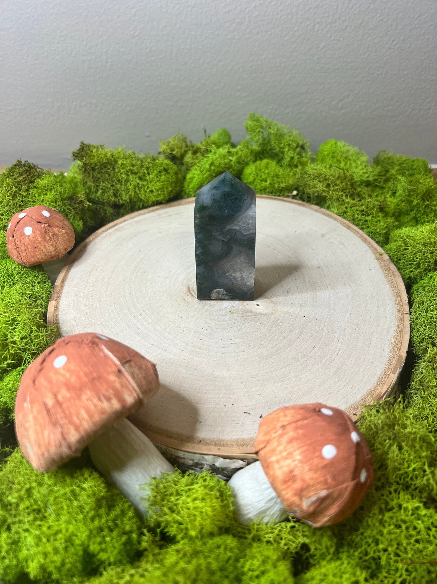 Gorgeous Emerald Green Moss Agate Tower