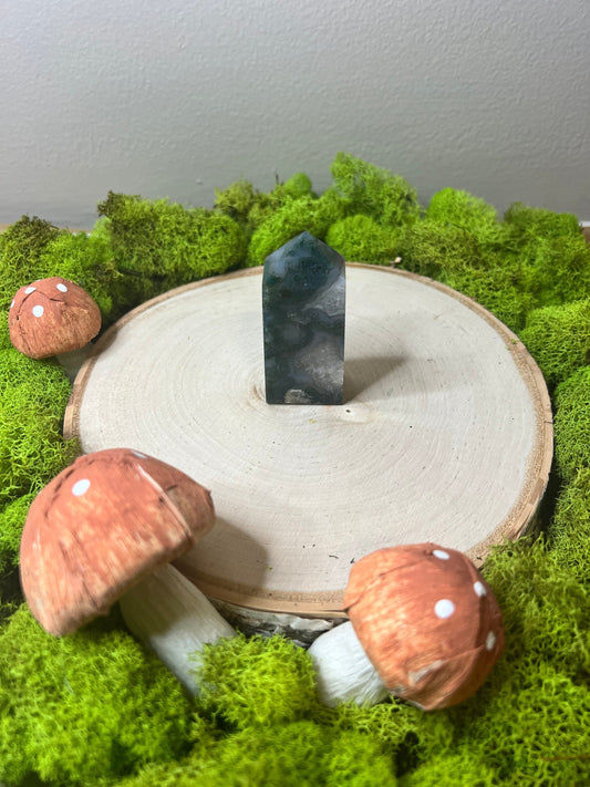 Gorgeous Emerald Green Moss Agate Tower