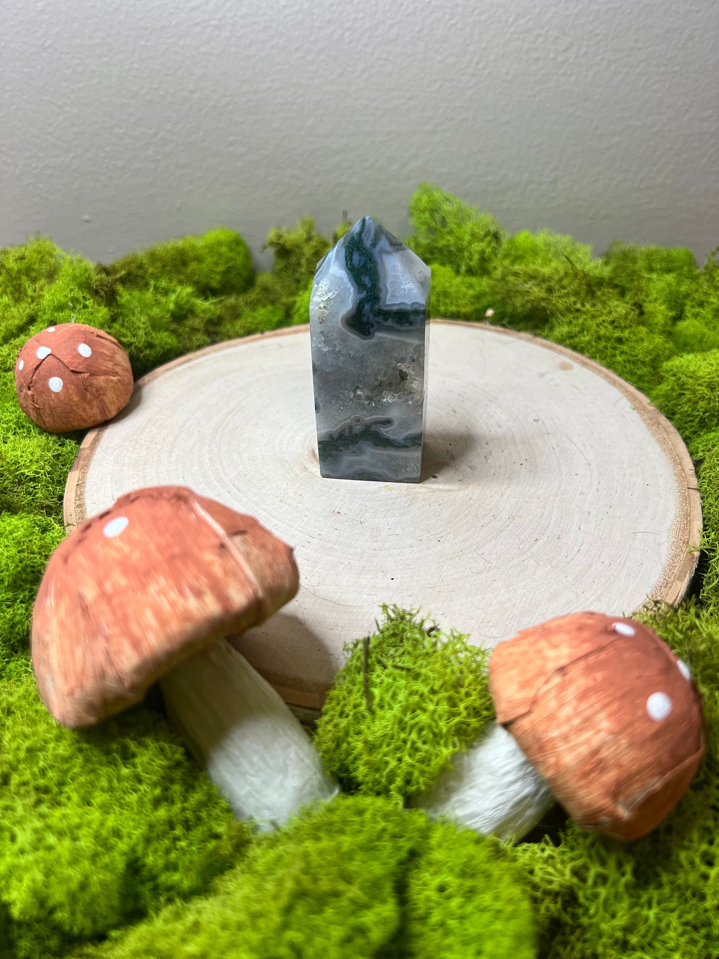 Gorgeous Emerald Green Moss Agate Tower