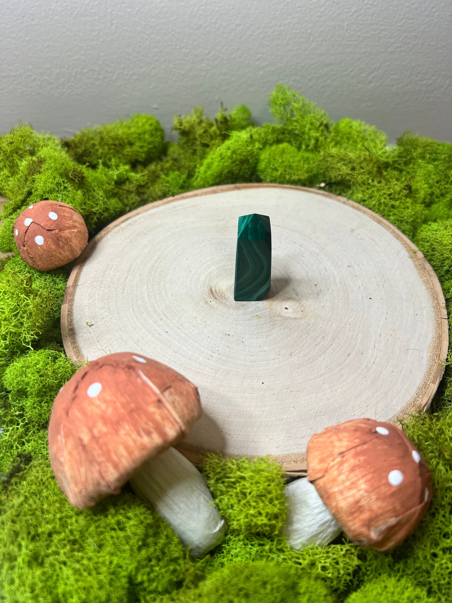 High Quality Emerald Green Genuine Malachite Tower