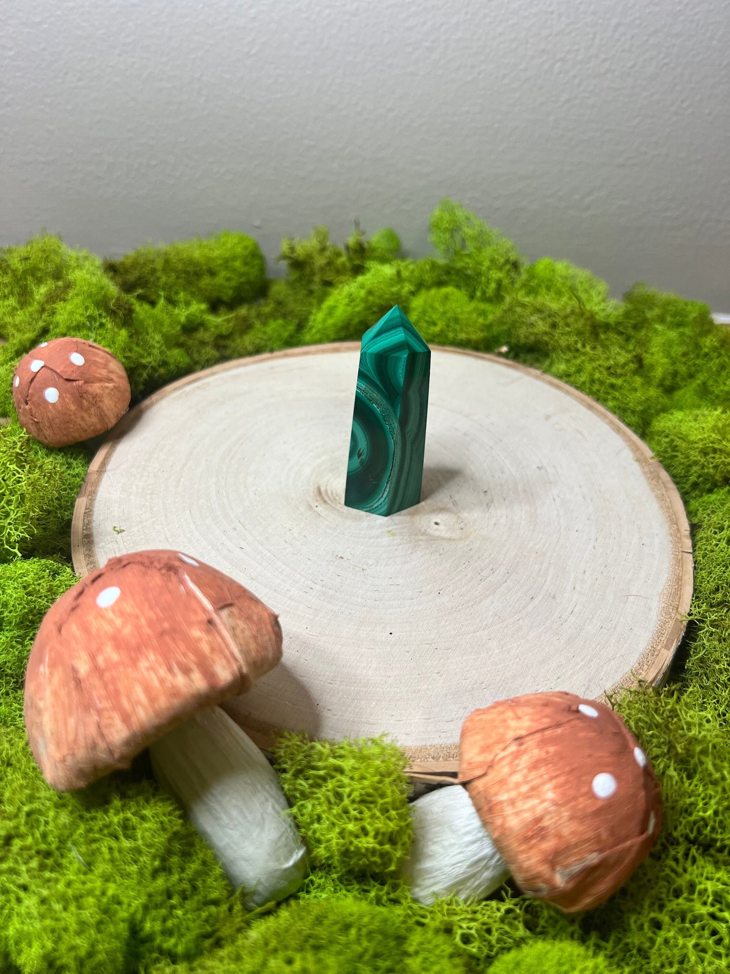 High Quality Emerald Green Genuine Malachite Tower